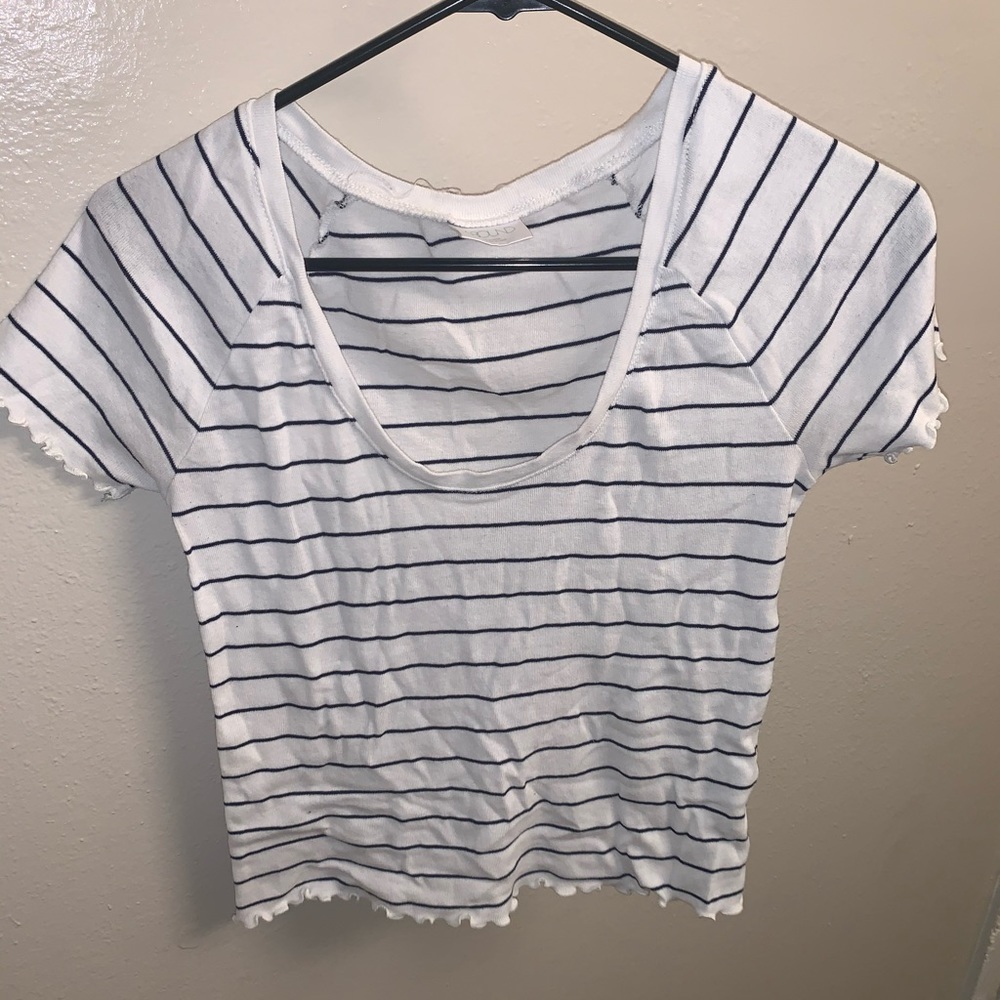 ABOUND black and white stripe cropped shirt